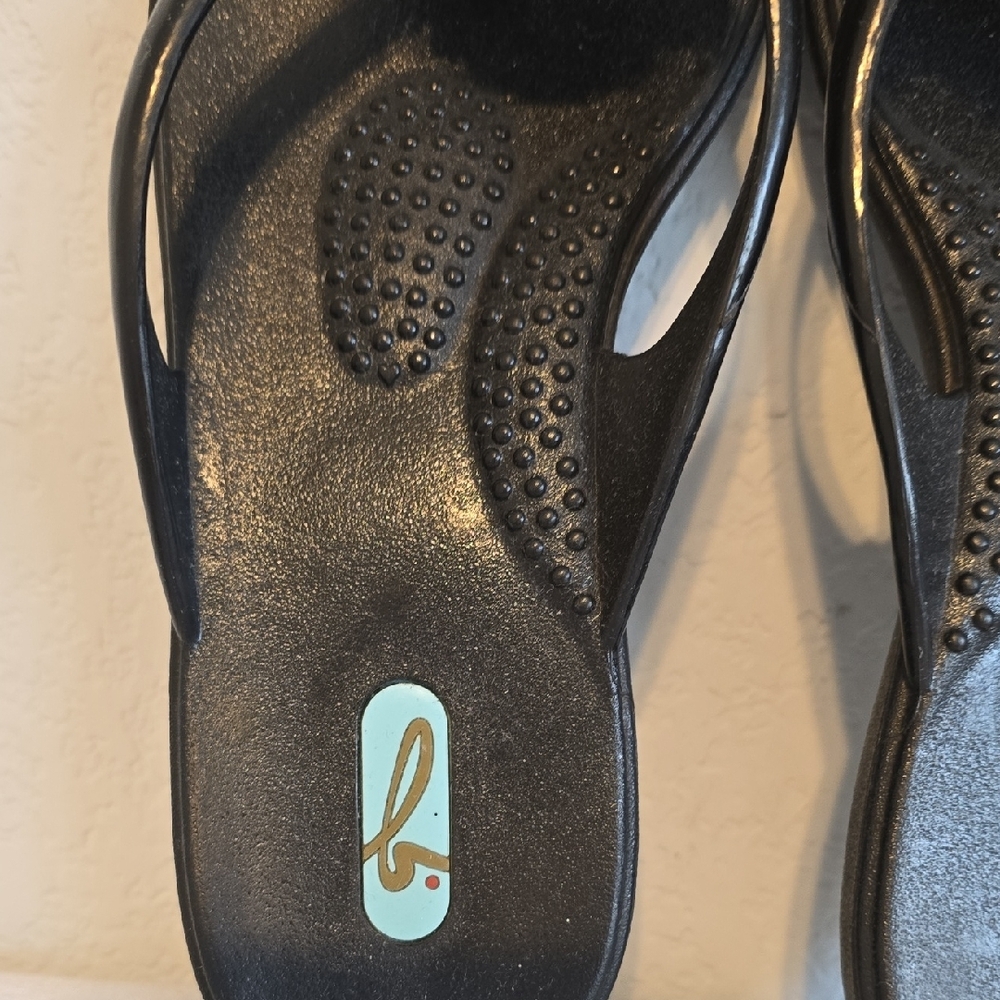 OKA b. Black Women's Sandals with Floral Accent. Size ML - Picture 7 of 16